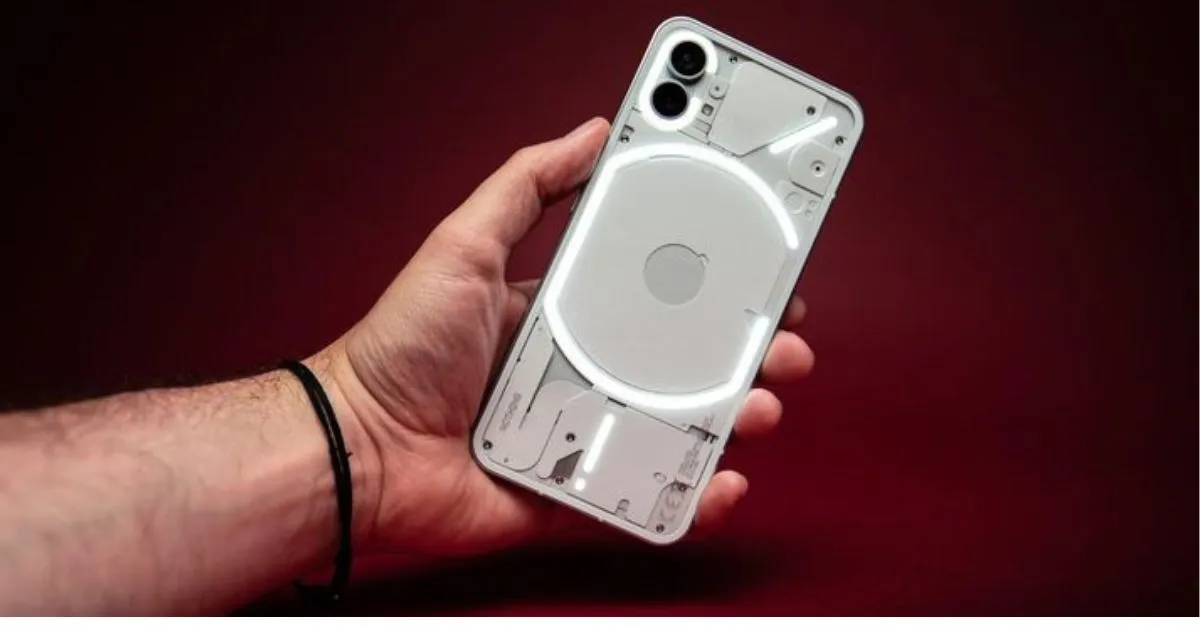 Nothing Phone 2: सस्ते दामों पर अनोखे डिज़ाइन और शक्तिशाली फीचर्स के साथ सबसे यूनीक स्मार्टफोन